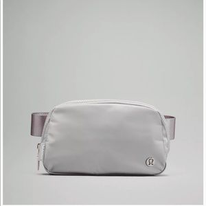 Lululemon Everywhere Belt Bag in Silver Drop colour 🐚